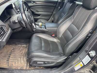 2021 Honda Accord, $23500. Photo 5