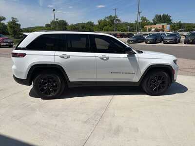 2024 Jeep Grand Cherokee, $31080. Photo 7