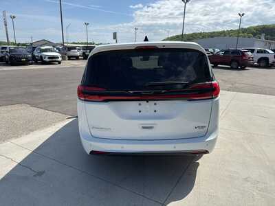 2027 Chrysler Pacifica, $47551. Photo 11