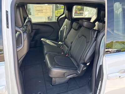 2027 Chrysler Pacifica, $47551. Photo 6