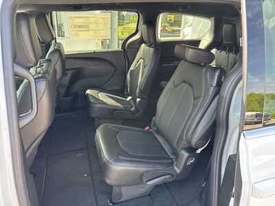 2027 Chrysler Pacifica, $47551. Photo 7