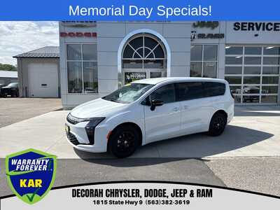 2027 Chrysler Pacifica, $47551. Photo 1