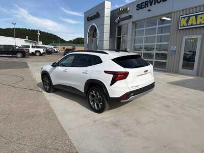 2025 Chevrolet Trax, $21680. Photo 12