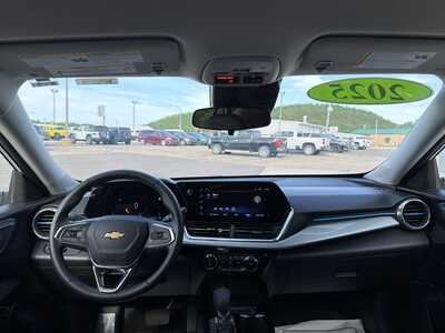 2025 Chevrolet Trax, $21680. Photo 3