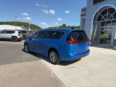 2027 Chrysler Pacifica, $50404. Photo 12