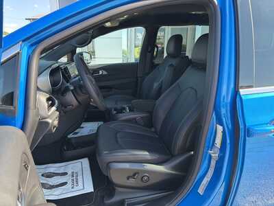 2027 Chrysler Pacifica, $50404. Photo 2