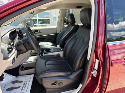 2023 Chrysler Pacifica, $24080. Photo 2