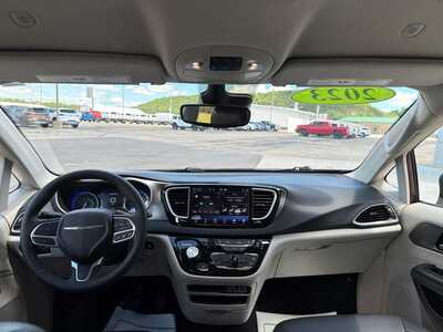 2023 Chrysler Pacifica, $24080. Photo 3