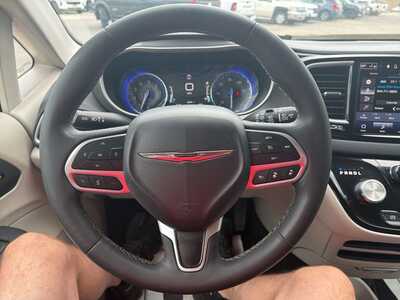 2023 Chrysler Pacifica, $25180. Photo 12