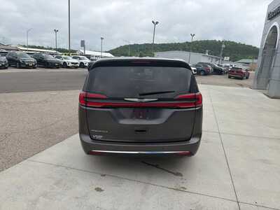 2023 Chrysler Pacifica, $25180. Photo 5