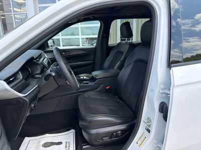 2024 Jeep Grand Cherokee L, $36180. Photo 2