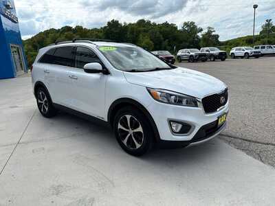 2017 Kia Sorento, $9680. Photo 2