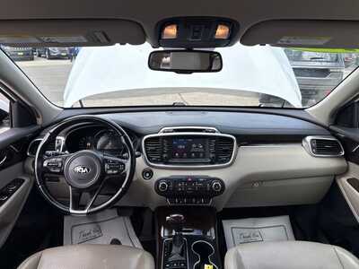 2017 Kia Sorento, $9680. Photo 3