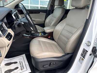 2017 Kia Sorento, $9680. Photo 5