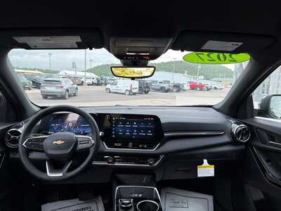2027 Chevrolet Equinox, $37080. Photo 2