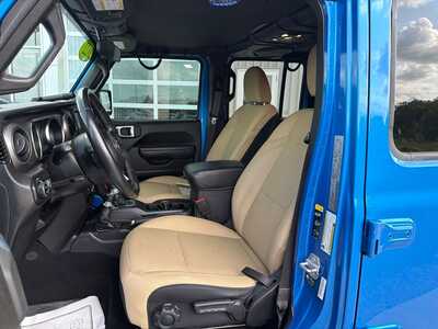 2022 Jeep Gladiator, $33180. Photo 2