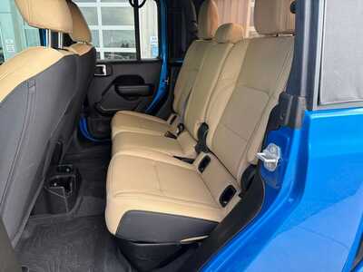 2022 Jeep Gladiator, $33080. Photo 8