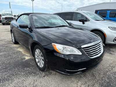 2011 Chrysler 200, $11680. Photo 3