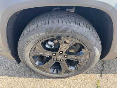 2027 Chevrolet Equinox, $36930. Photo 12