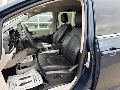 2023 Chrysler Pacifica, $22080. Photo 2