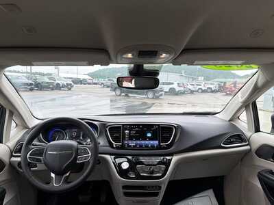 2023 Chrysler Pacifica, $22080. Photo 3