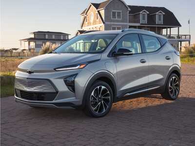 2023 Chevrolet Bolt EUV, $24080. Photo 1