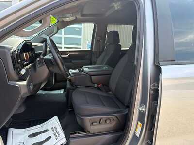 2024 Chevrolet 1500 Crew Cab, $37080. Photo 2