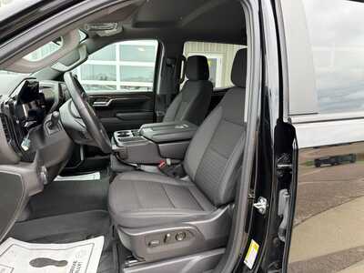 2024 Chevrolet 1500 Crew Cab, $37080. Photo 2
