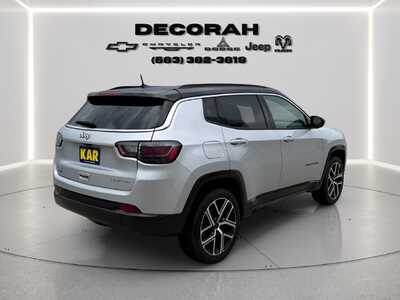 2025 Jeep Compass, $25180. Photo 4