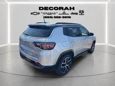 2025 Jeep Compass, $25180. Photo 5