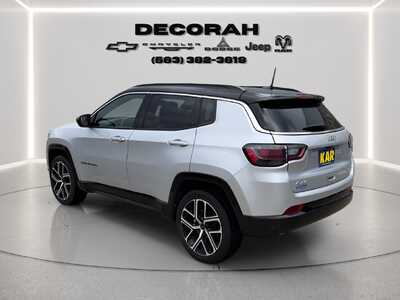 2025 Jeep Compass, $25080. Photo 9