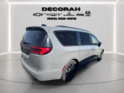 2025 Chrysler Pacifica, $34180. Photo 3
