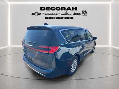 2025 Chrysler Pacifica, $32080. Photo 3