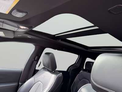 2025 Chrysler Pacifica, $35180. Photo 10