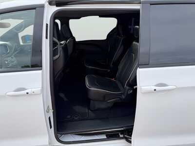2025 Chrysler Pacifica, $35180. Photo 11