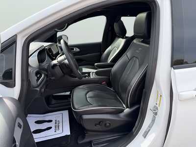 2025 Chrysler Pacifica, $35180. Photo 6