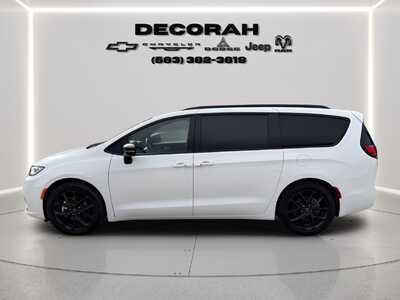 2025 Chrysler Pacifica, $35180. Photo 7