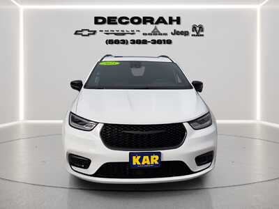 2025 Chrysler Pacifica, $35180. Photo 9