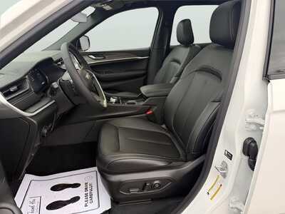 2027 Jeep Grand Cherokee, $50273. Photo 6