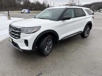 2025 Ford Explorer, $45339.00. Photo 6
