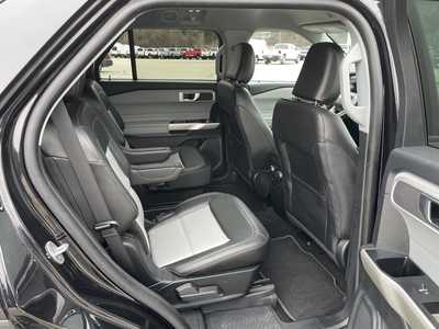 2022 Ford Explorer, $32799.00. Photo 12