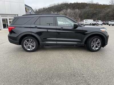 2022 Ford Explorer, $32799.00. Photo 2