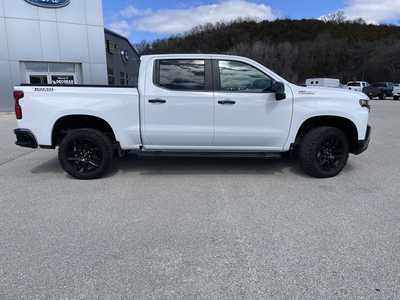 2022 Chevrolet 1500 Crew Cab, $41599.00. Photo 2