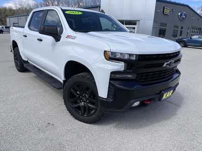 2022 Chevrolet 1500 Crew Cab, $41599.00. Photo 3