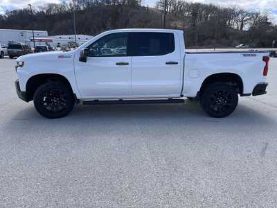 2022 Chevrolet 1500 Crew Cab, $41599.00. Photo 6