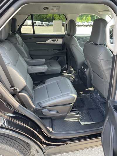 2025 Ford Explorer, $44883.00. Photo 12