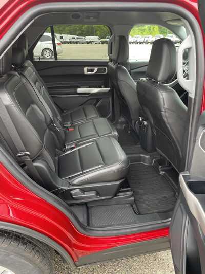 2022 Ford Explorer, $32399.00. Photo 12