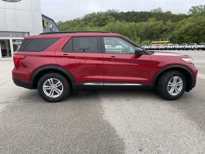 2022 Ford Explorer, $32399.00. Photo 2