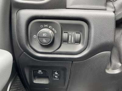 2019 RAM 1500 Crew Cab, $24999.00. Photo 10