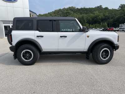 2022 Ford Bronco, $43000.00. Photo 2